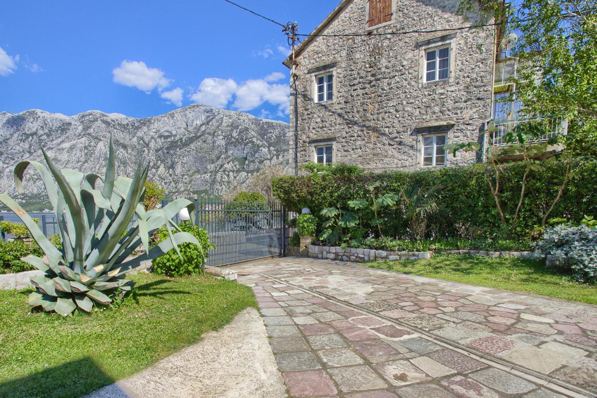 Apartments Ivanovic Kotor Luaran gambar